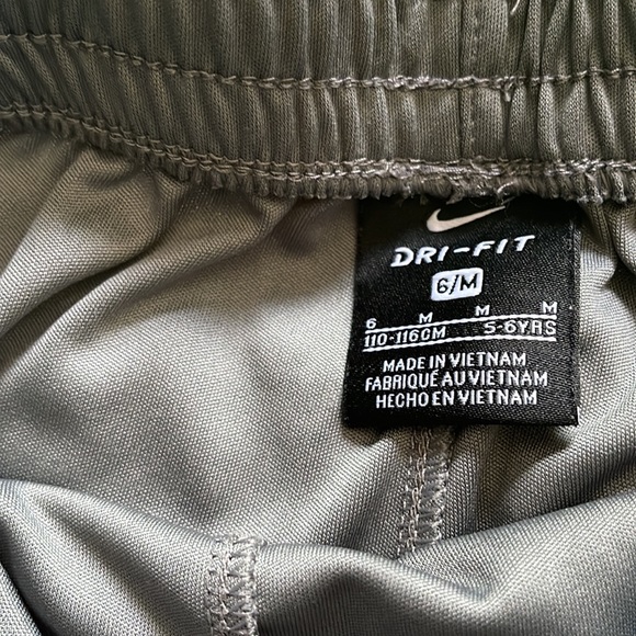 Nike Short Set - Picture 3 of 4